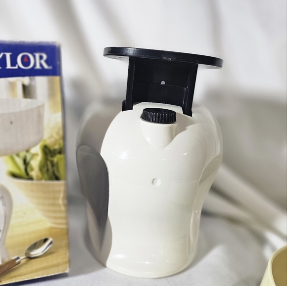 Taylor Classic Kitchen Scale - Picture 5 of 12